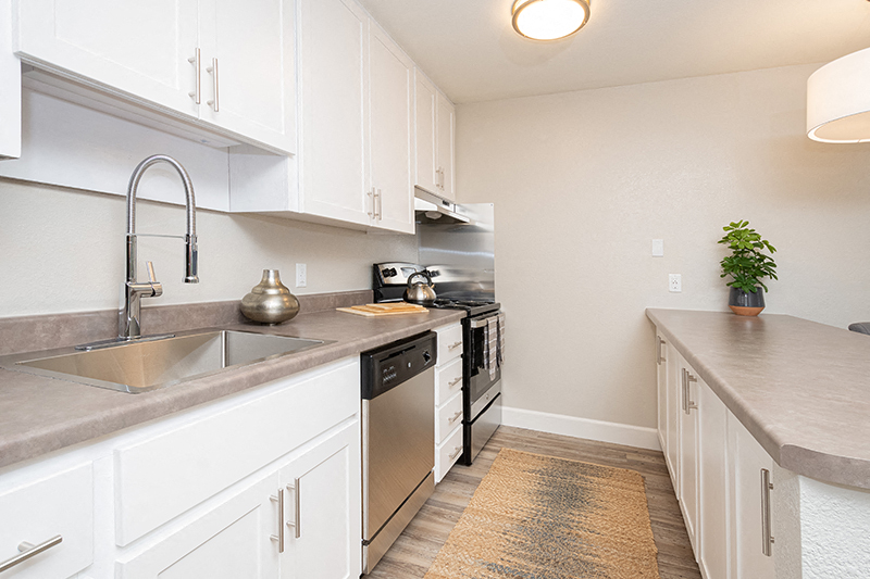 ELLINWOOD Apartments photo 4